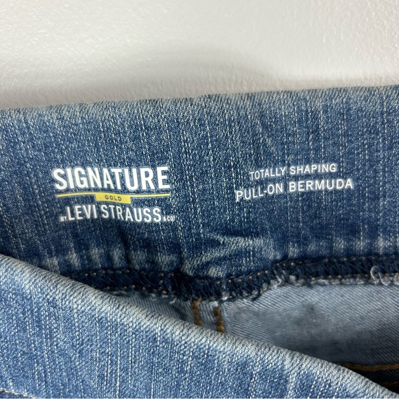 NWT Signature by Levi Strauss Pull On Denim Shorts Size 20 - Picture 5 of 10